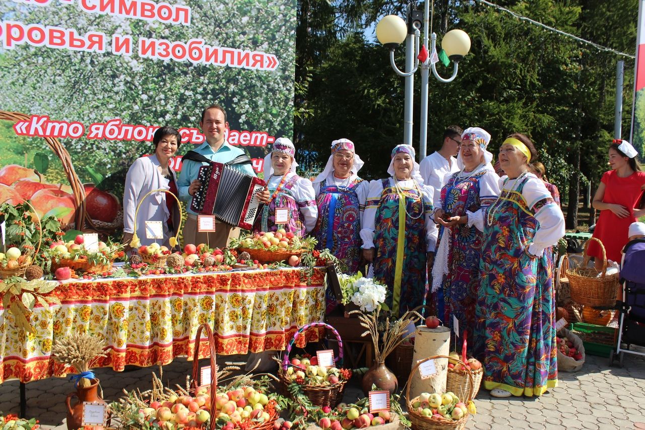 Әлмәтлеләр Татарстан Республикасы көнен бәйрәм итте [+ФОТОЛАР]