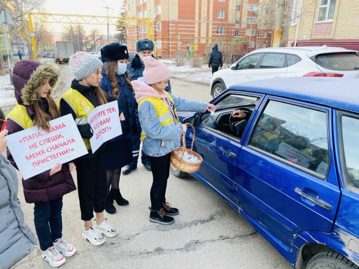 Әлмәттә “Машина йөртүче! Безнең гомер синең кулларда” акциясе узды