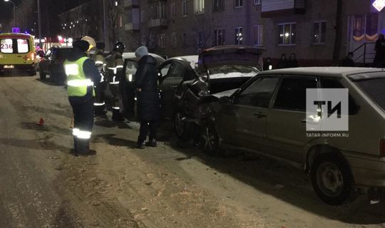 В Татарстане пьяный водитель протаранил три авто