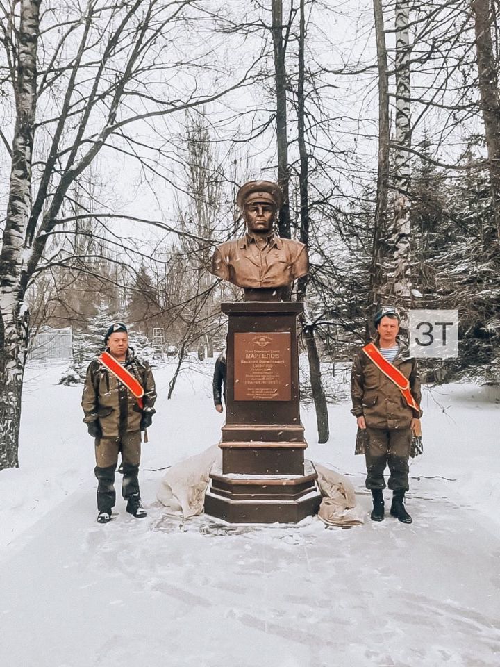 Әлмәттә һава-десант гаскәрләренә нигез салучы хөрмәтенә бюст ачылды