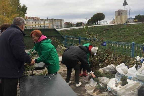 Әлмәттә макулатура өчен агач үсентеләре тапшыру акциясе узды