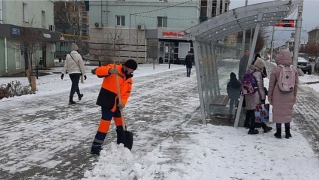 Беренче кар яуган көнне Әлмәттә  урамнарны җыештырырга 17 берәмлек техника чыкты