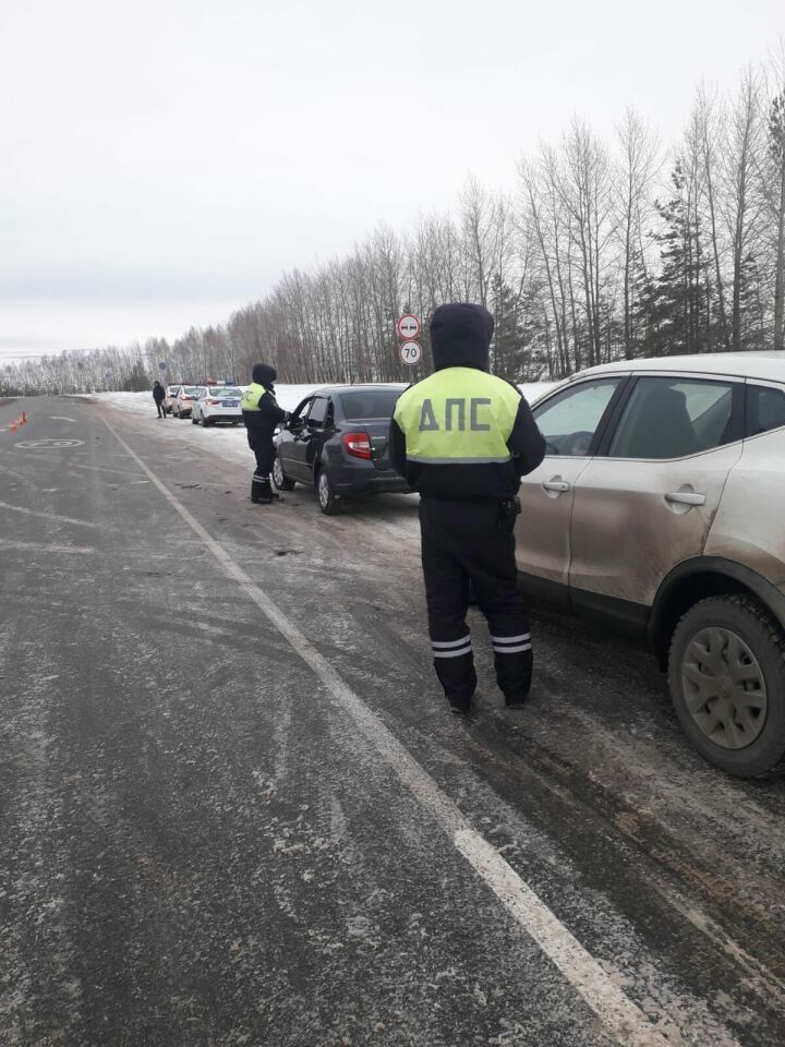 Әлмәт районында «Тоннель» вакытында 70 автомобиль тикшерелде