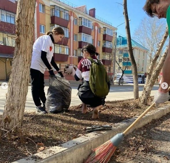 Әлмәт волонтерлары өмәдә катнашты