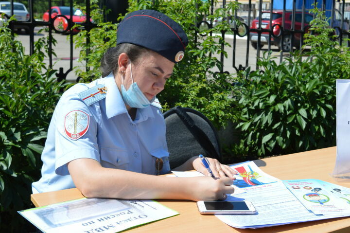 Әлмәт полиция хезмәткәрләре "Вакансияләр ярминкәсе"ндә катнашты