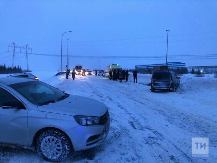 На трассе Челны – Заинск мужчину насмерть сбило авто, когда он после ДТП выставлял знак