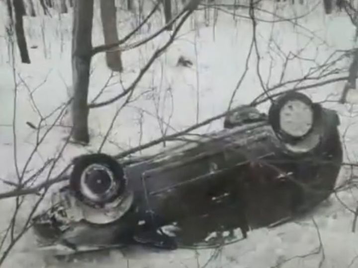 В Альметьевском районе в кювете обнаружили автомобиль