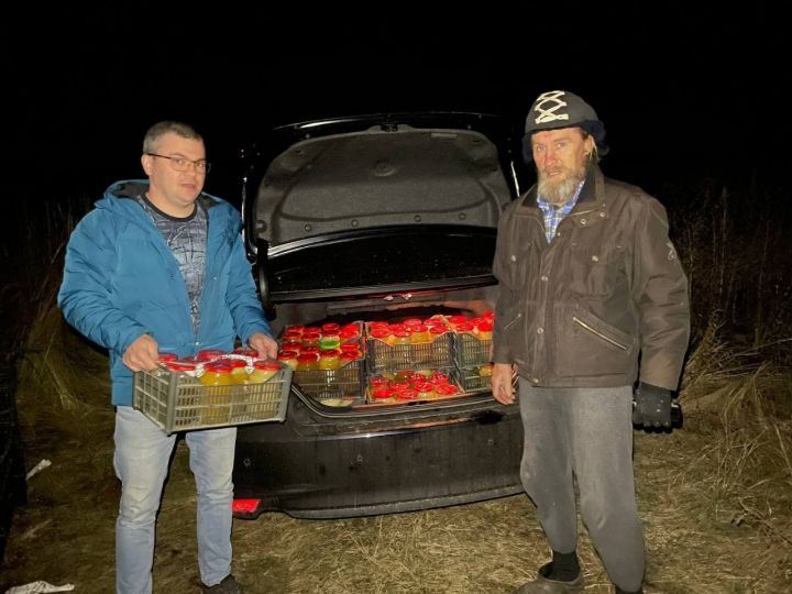 Әлмәт умартачысы тагын бер тапкыр хәрбиләргә күпләп бал тапшырды