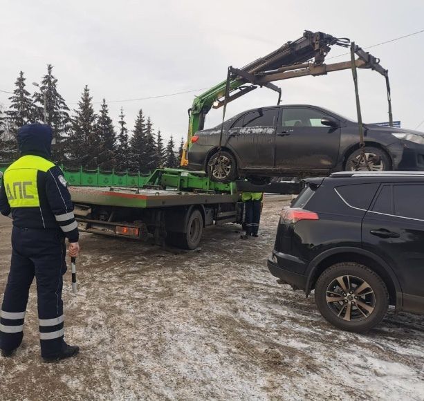 Әлмәттә инвалидлар өчен парковка урыннарына машина куючыларны ачыклыйлар