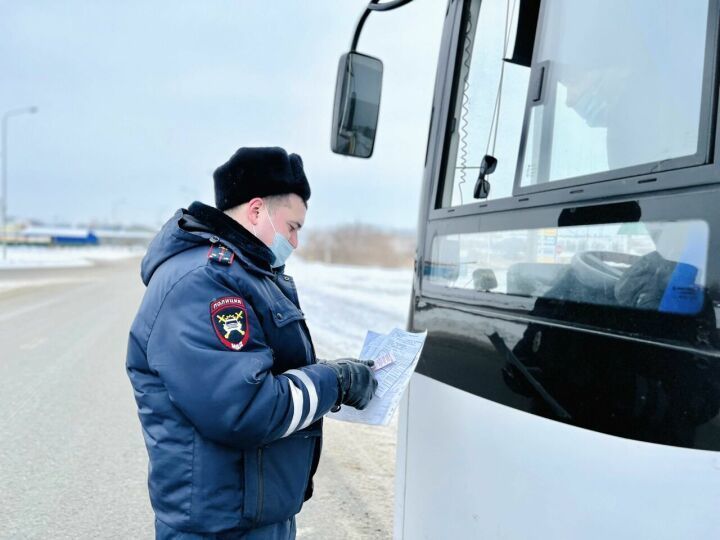 Әлмәт районында автобуслар буенча рейд вакытында юл хәрәкәте кагыйдәләрен бозуныэ 8  очрагы ачыкланган