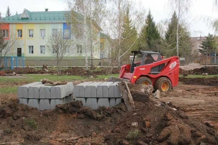 Әлмәт шәһәренең 12 ишегалдында «Безнең ишегалды» программасы буенча эшләр башланды