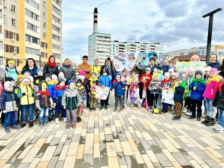 Әлмәттә велосипедларда һәм самокатларда куркынычсыз йөрү буенча мастер-класс узды