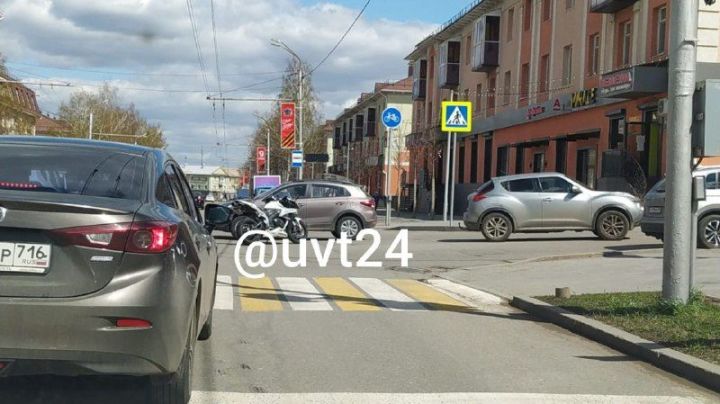 В Альметьевске столкнулись мотоцикл и автомобиль