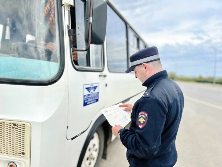 Әлмәттә автобуслар буенча рейд вакытында өч закон бозучыны ачыкладылар