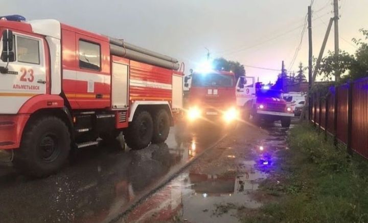 Молния сожгла жилой дом в Альметьевском районе