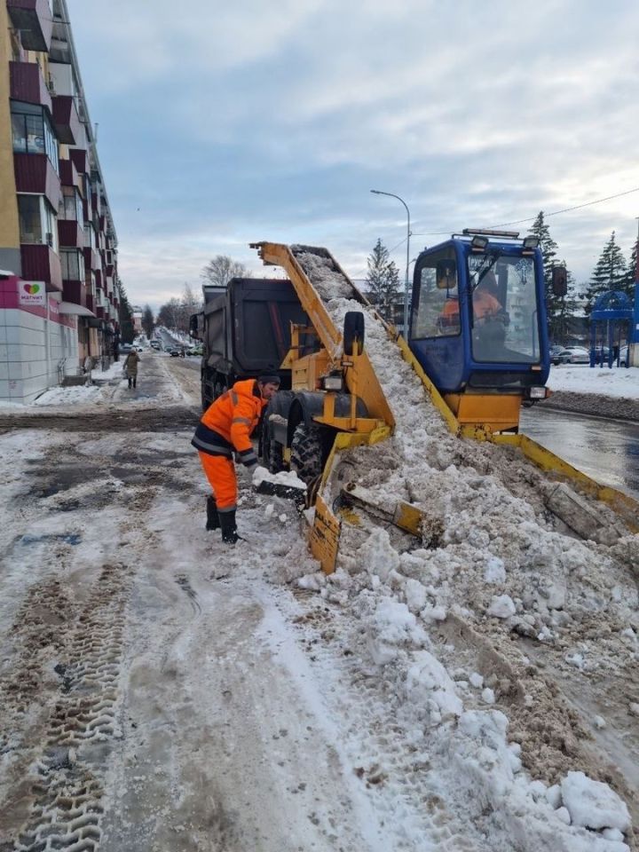 8 мең кубометрдан артык кар Әлмәт полигонына чыгарылган!