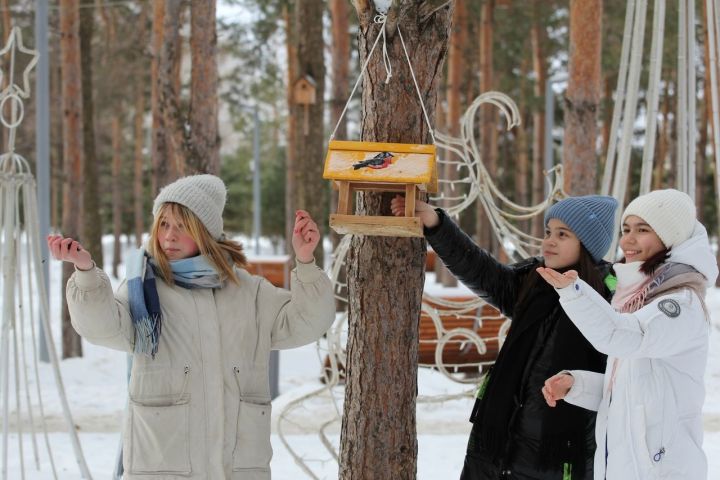 Сүзләре - тыйнак, эшләре - үрнәк