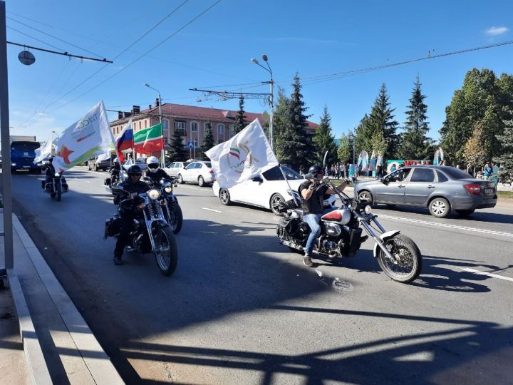 Әлмәттә 1 майга багышланган мәдәни-спорт чаралары афишасы