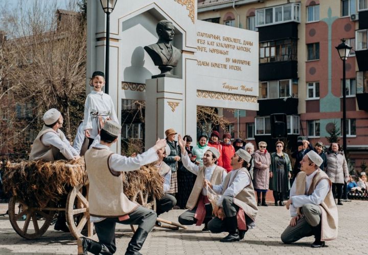 Әлмәт драма театры артистлары Тукайның туган көненә видеороликлар яздырдылар