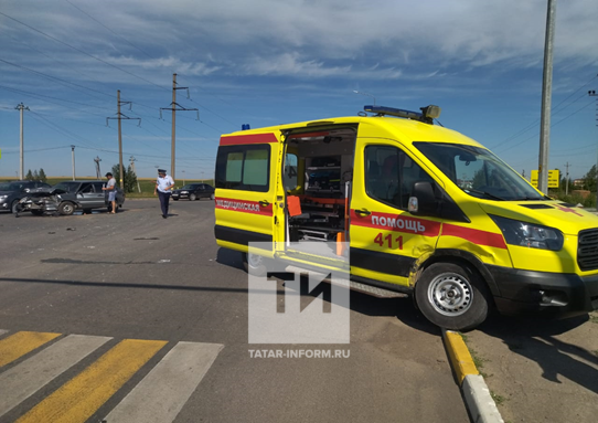 Әлмәт янында җиңел автомобиль самосвал астына эләгеп, шоферы һәлак булган