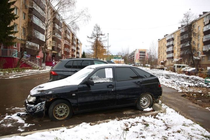 Әлмәттә хуҗасыз автомобильләрне эвакуацияләү буенча эш дәвам итә