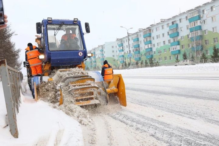 Төнлә Әлмәттә 31 берәмлек техника кар җыюга чыкты