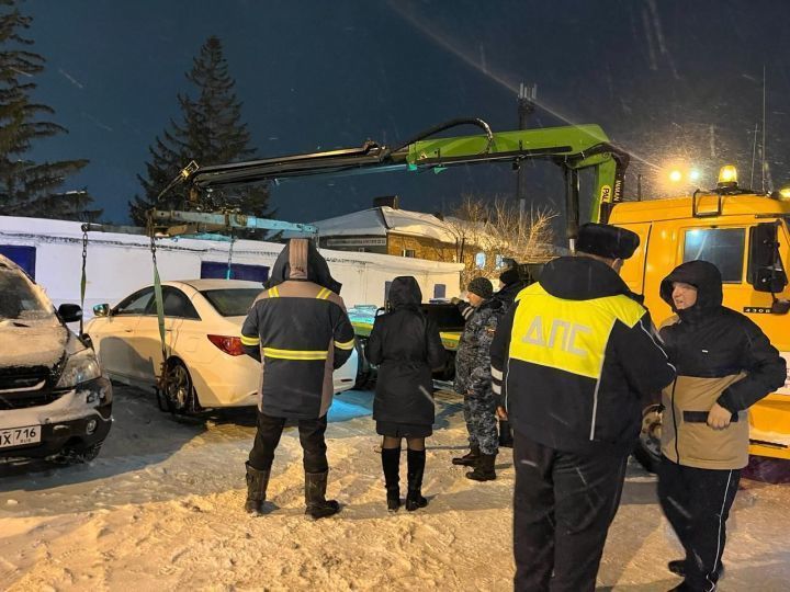 Әлмәтле автомобиле суд приставлары тарафыннан кулга алынгач, барлык бурычларын түләде