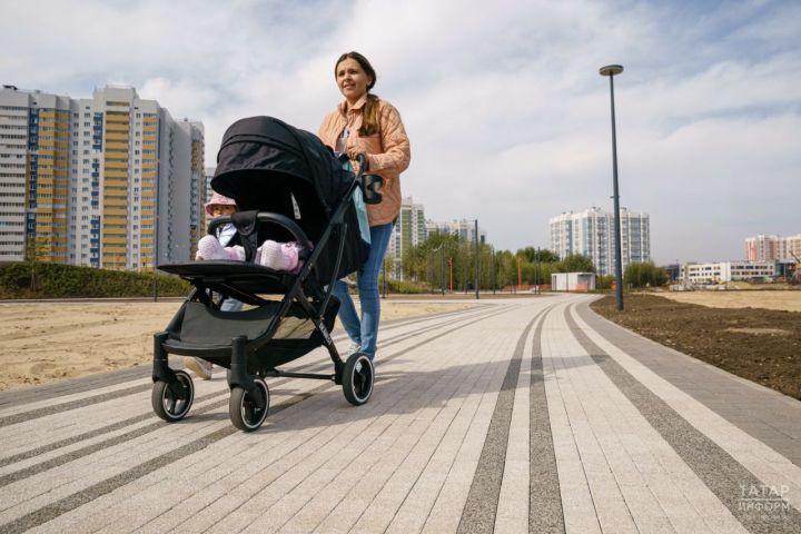 Әлмәт хокук сакчылары әни кешегә урланган балалар коляскасын кайтарган