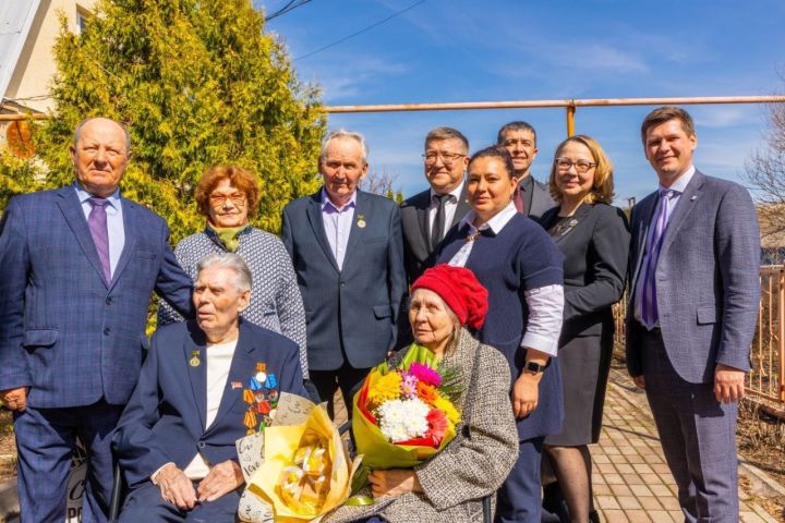 Әлмәтнең мактаулы гражданины 85 яшьлек юбилеен билгеләп үтте