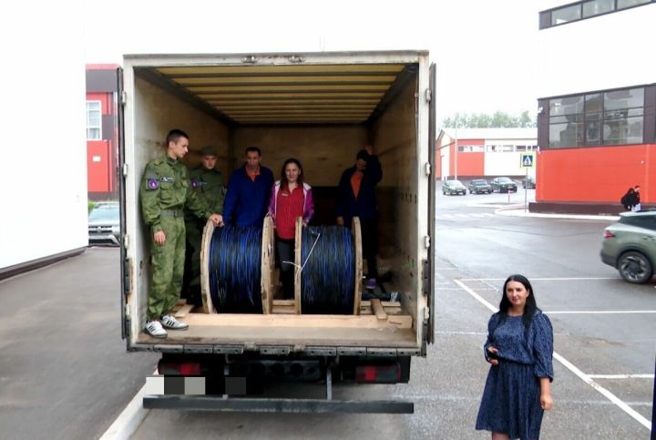 Әлмәт волонтерлары махсус операция зонасына СИП-кабель җибәрде